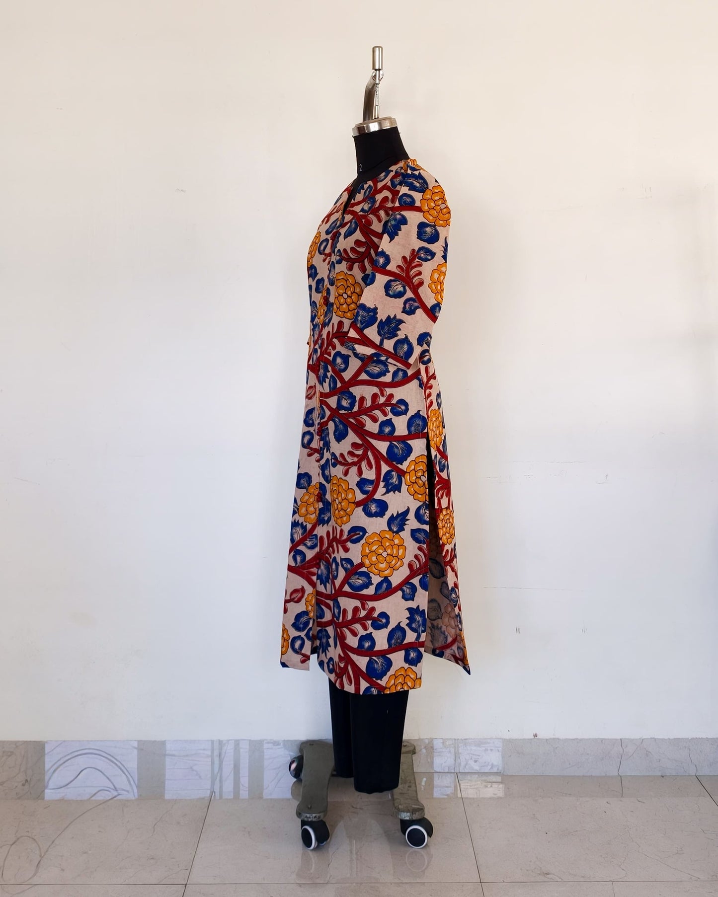 279 White with multicoloured kalamkari print kurta