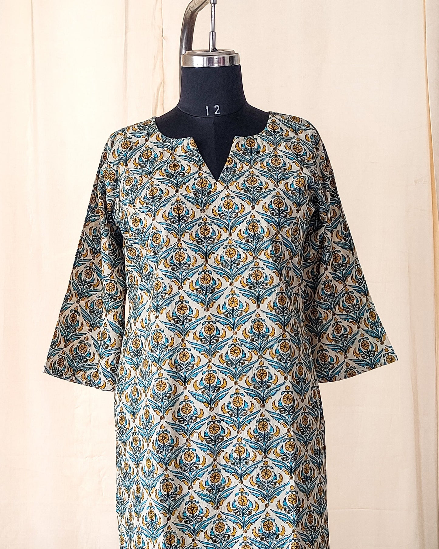 113 Cream and Blue Printed Kurta