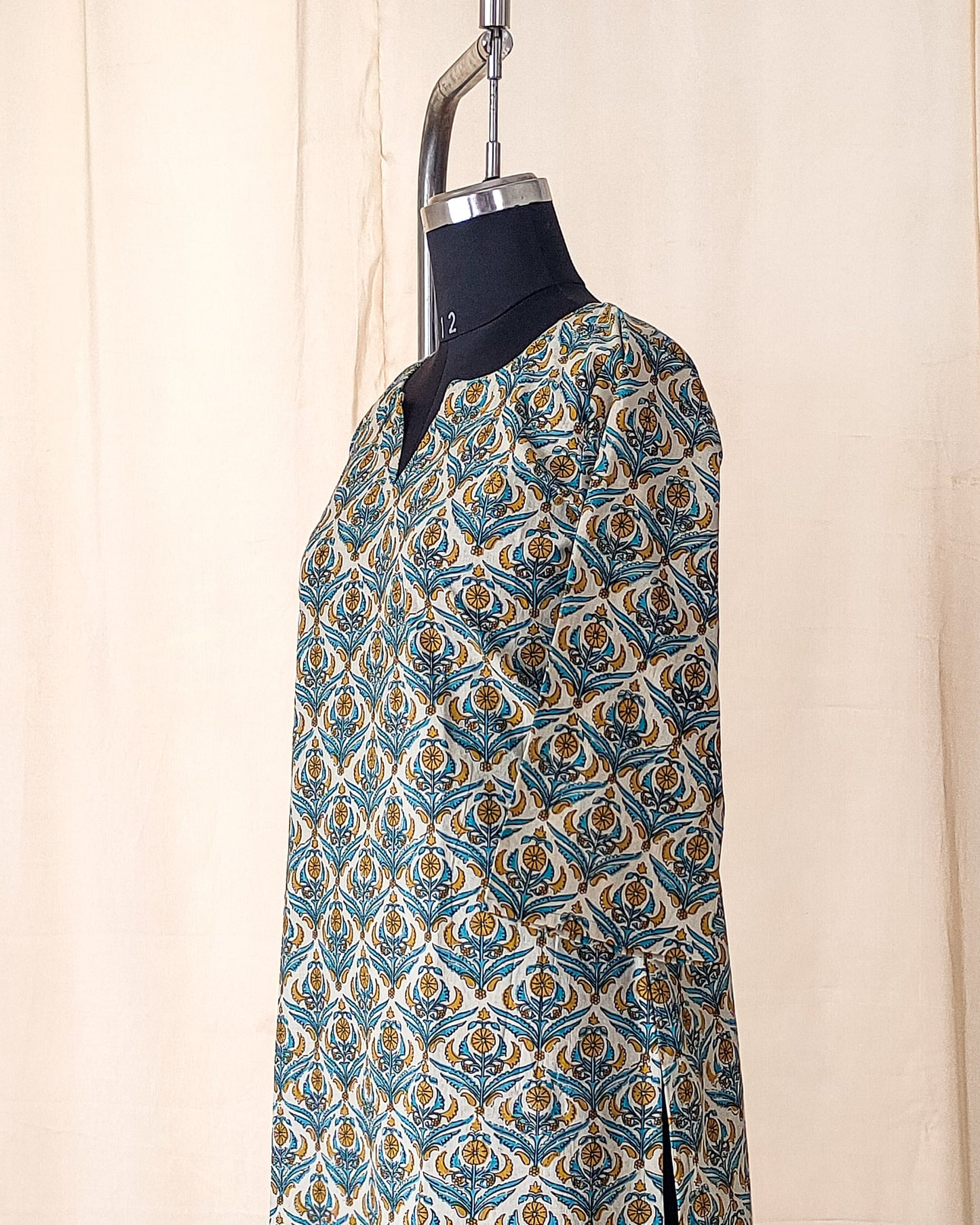 113 Cream and Blue Printed Kurta