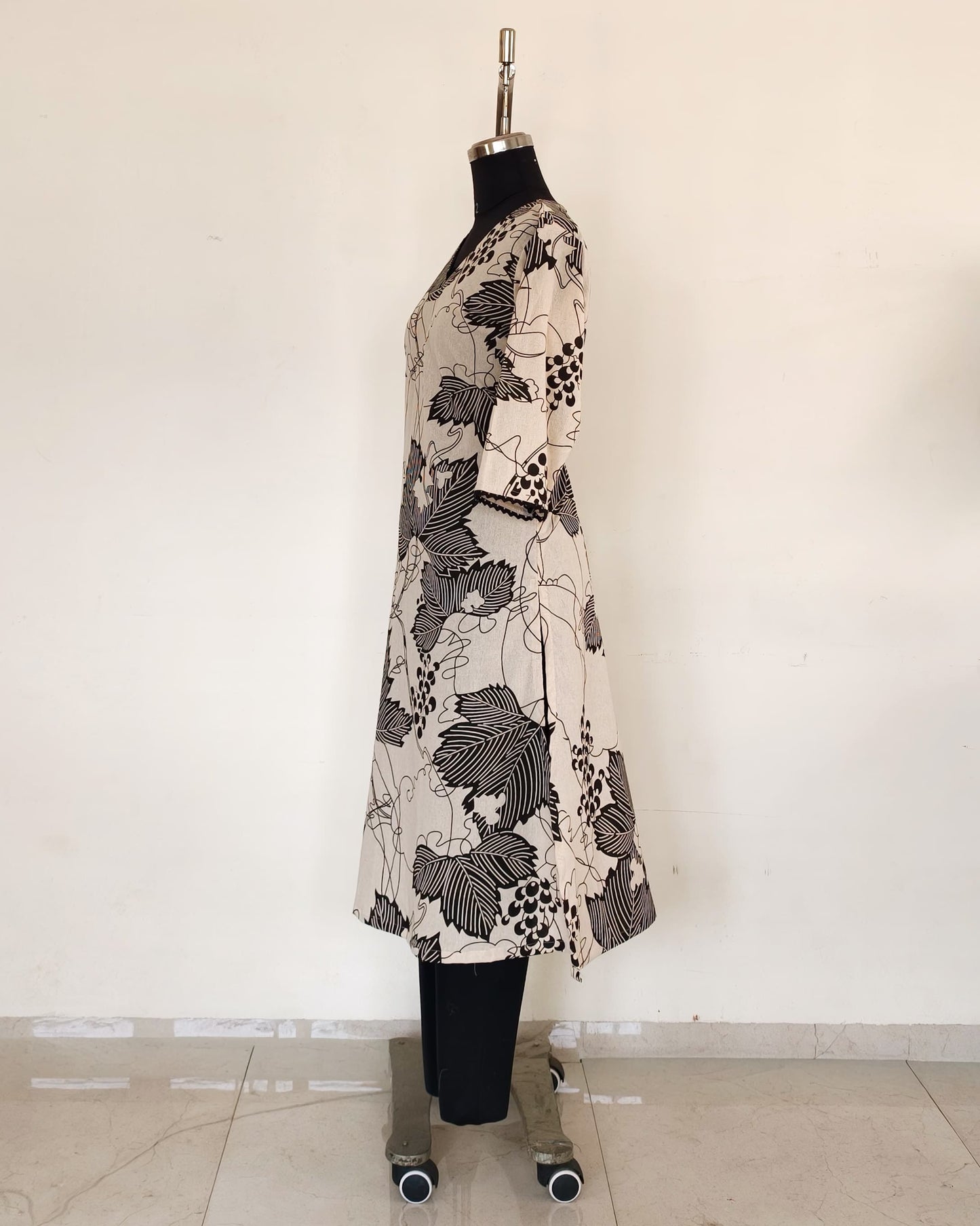 260 Cream and black khadi cotton kurta with lace detailing
