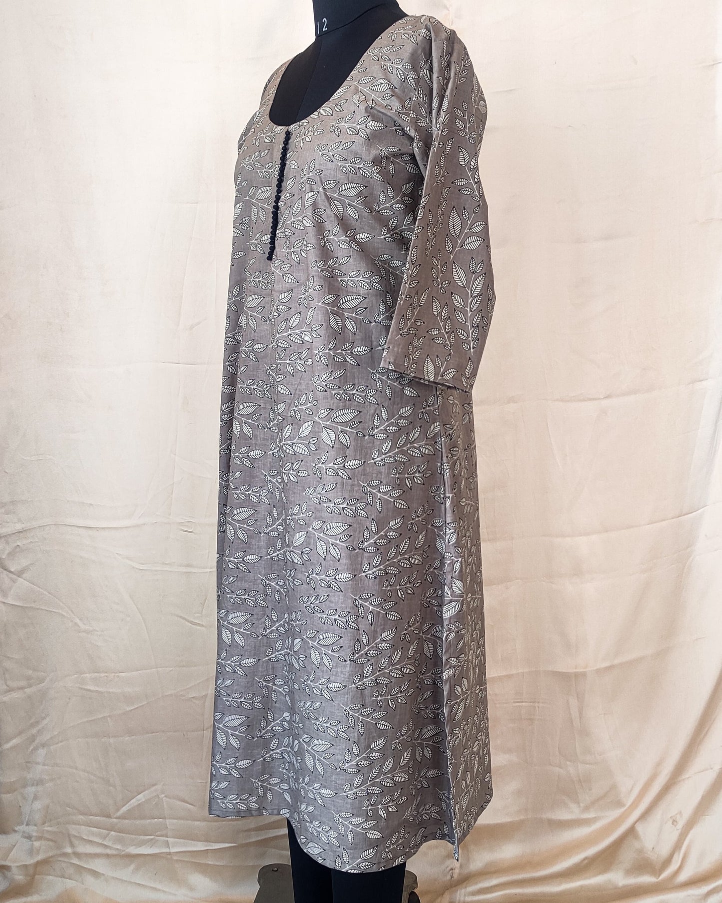 18 A Grey Leaf Print A-Line Kurta With Potlis