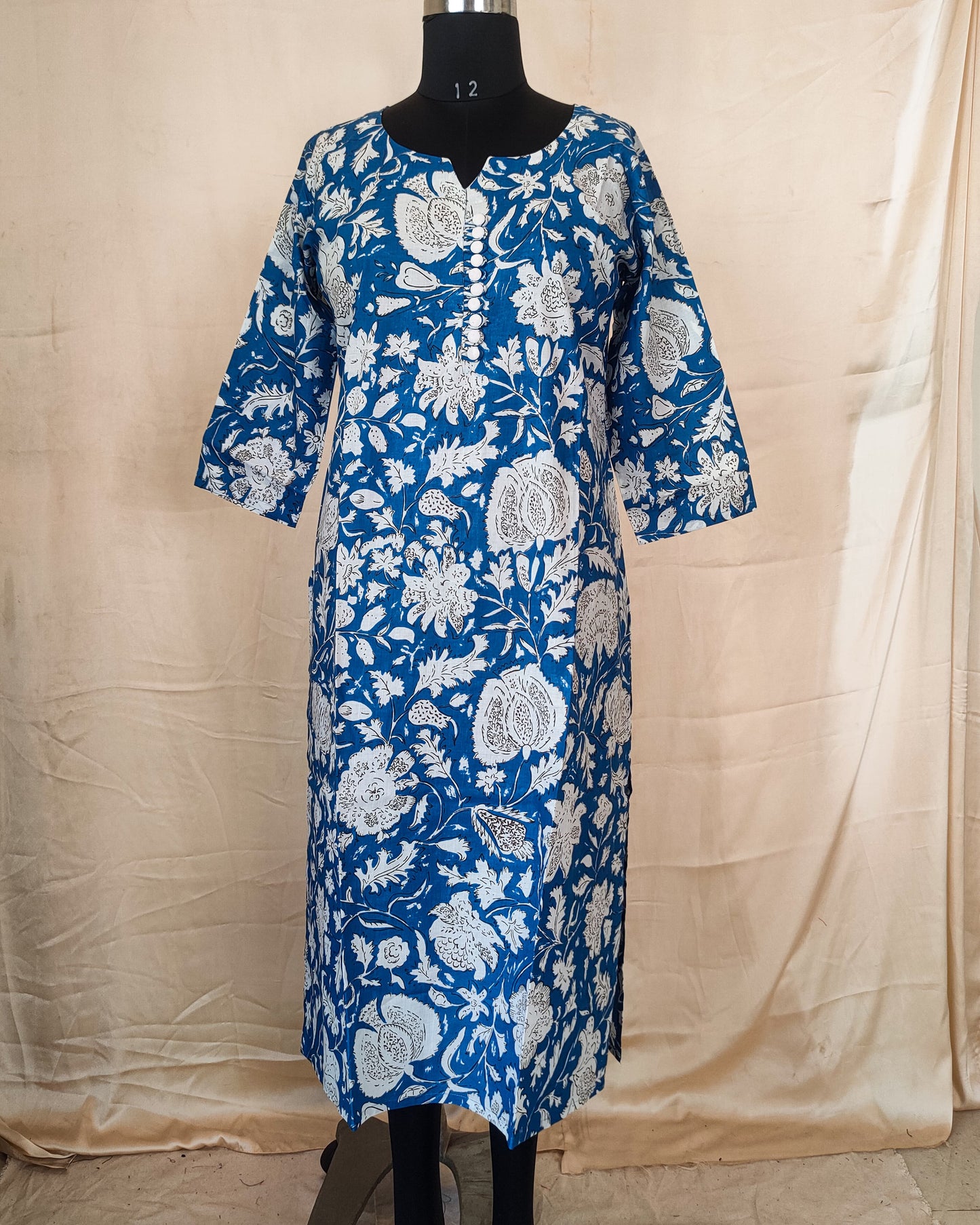 9 A Blue And White Kurta With Buttons