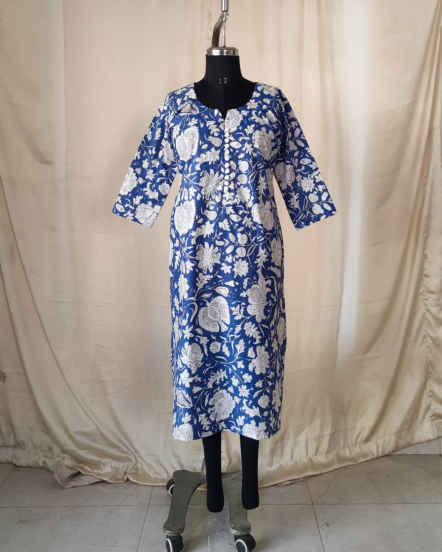 205	Blue and white printed kurta with white buttons