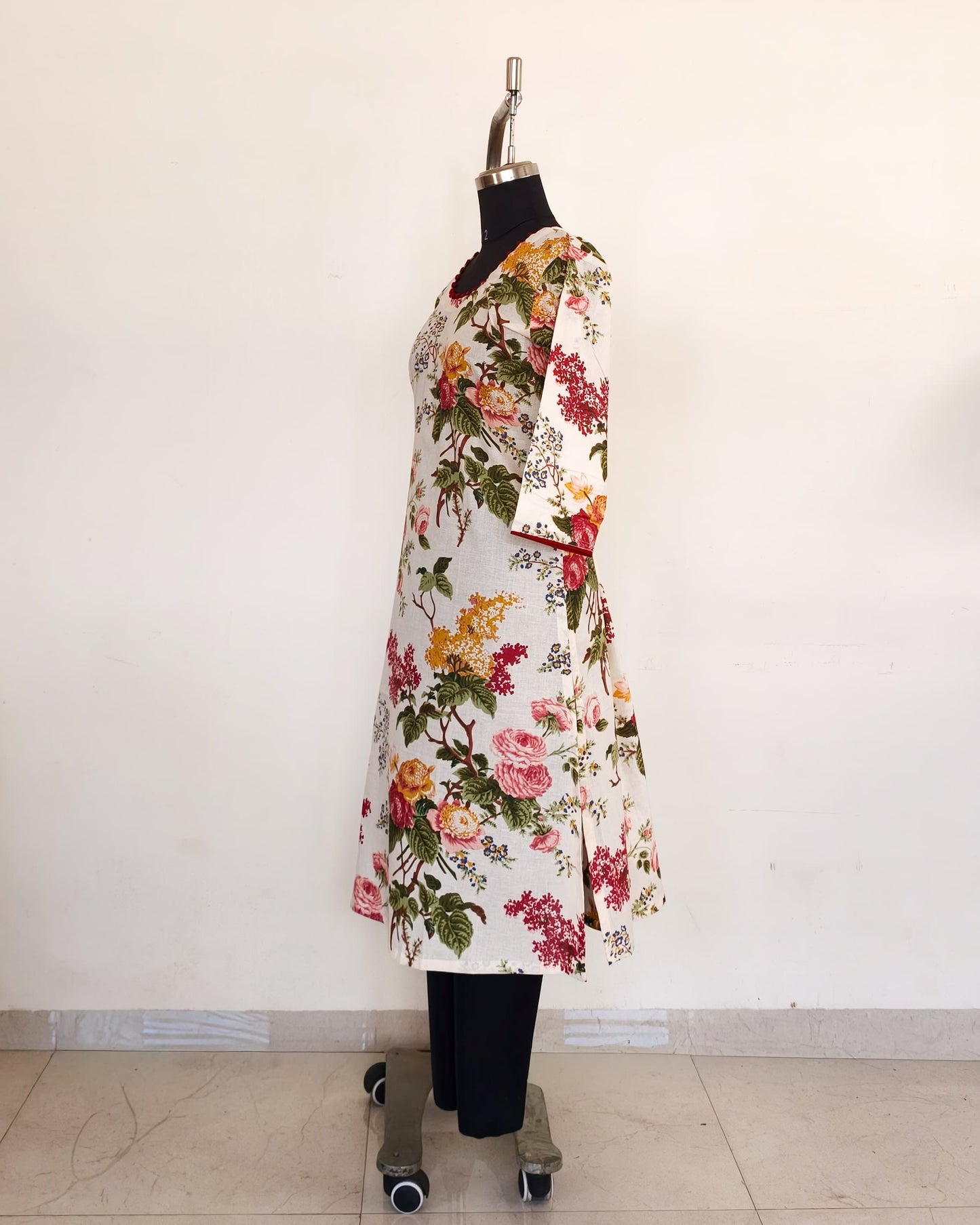 268 White floral kurta with potlis