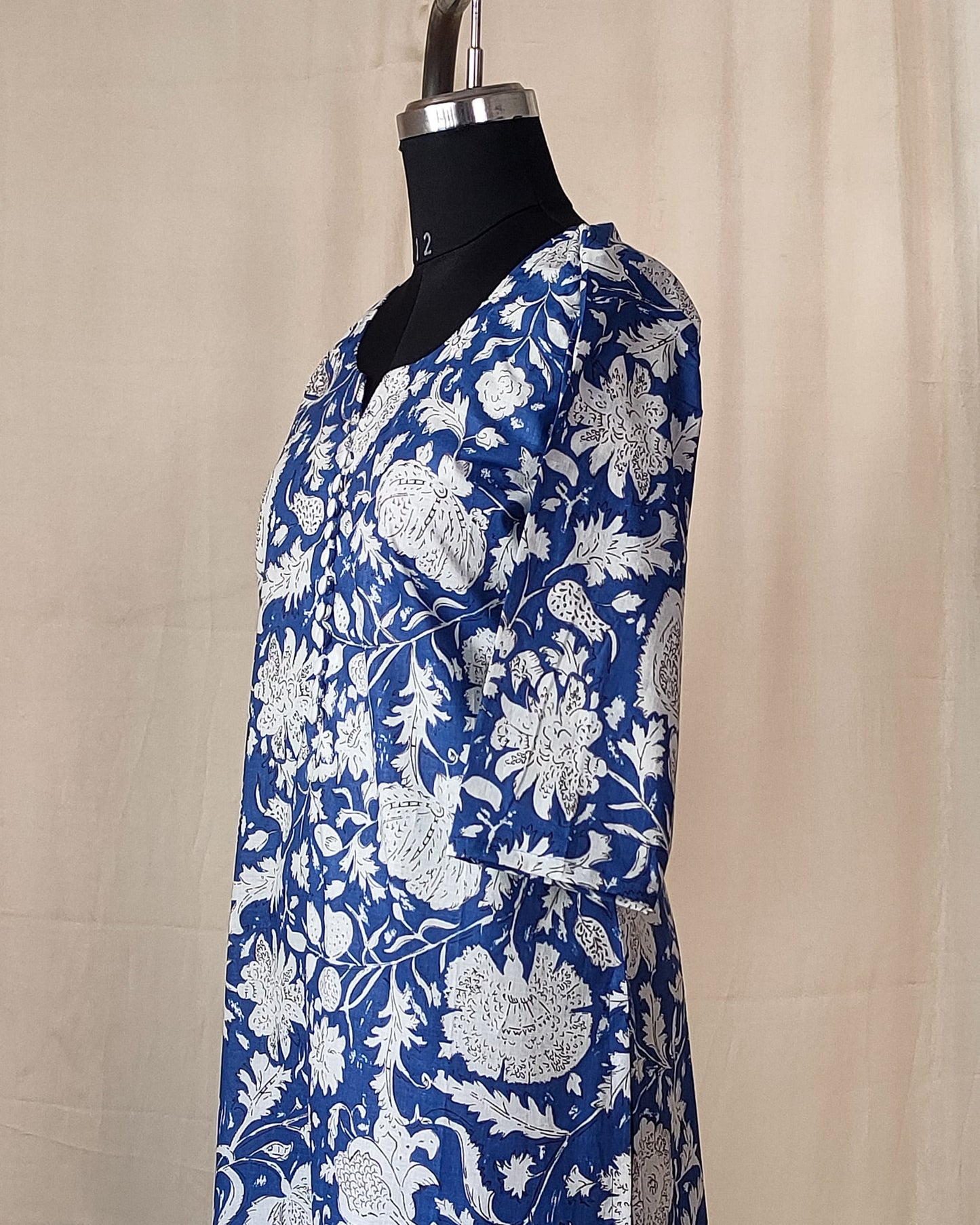 205	Blue and white printed kurta with white buttons