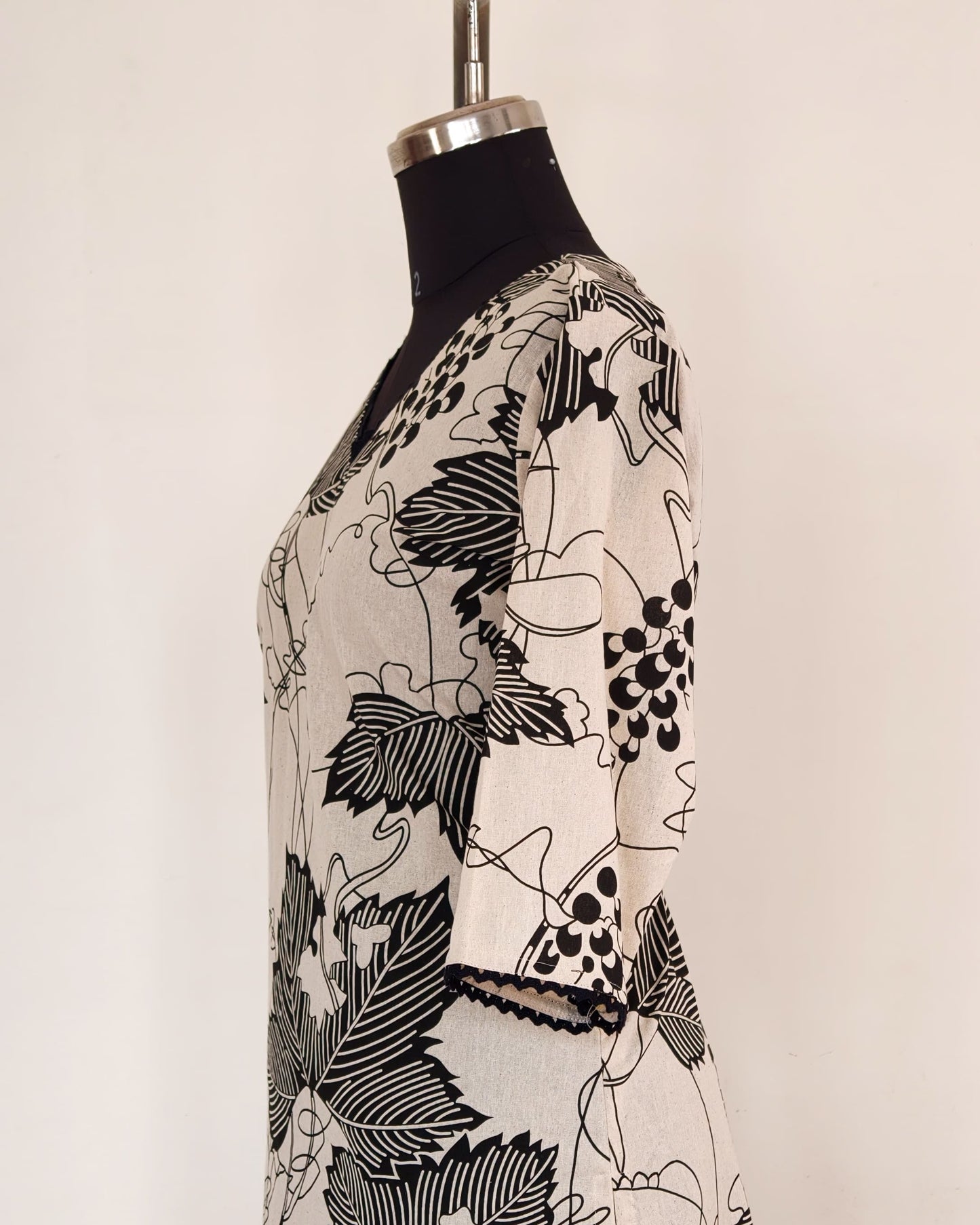 260 Cream and black khadi cotton kurta with lace detailing