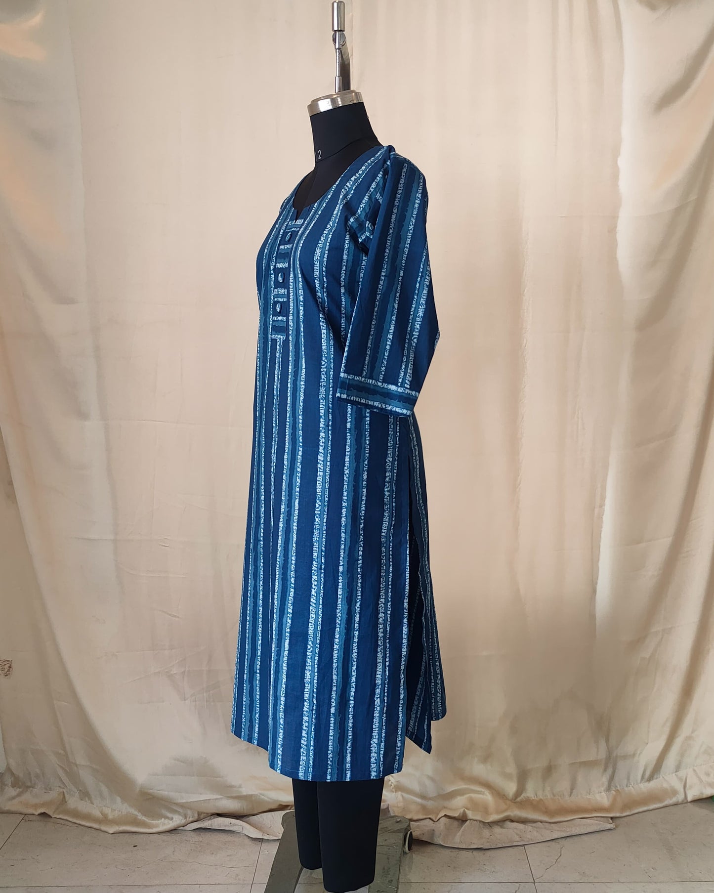 190 A blue stripes straight kurta