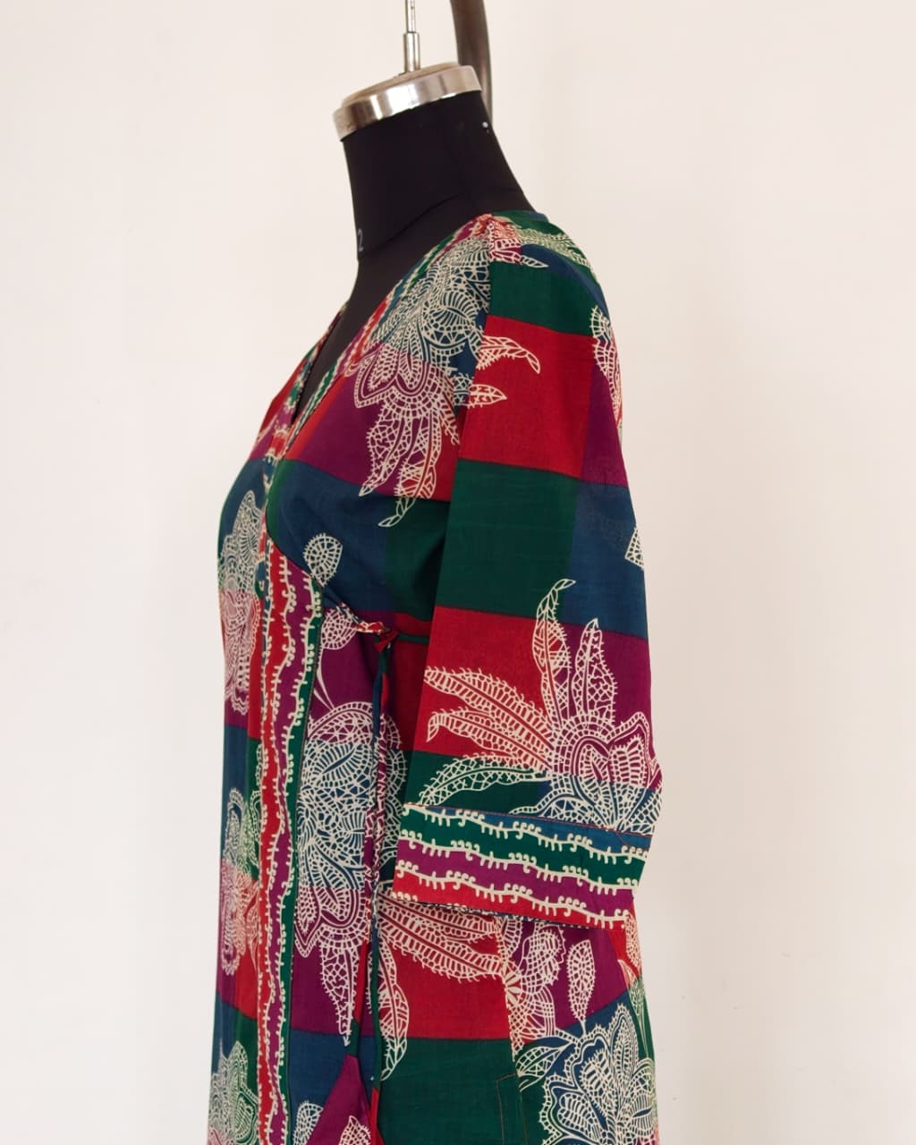258 Red and green printed kurta with overlap pattern