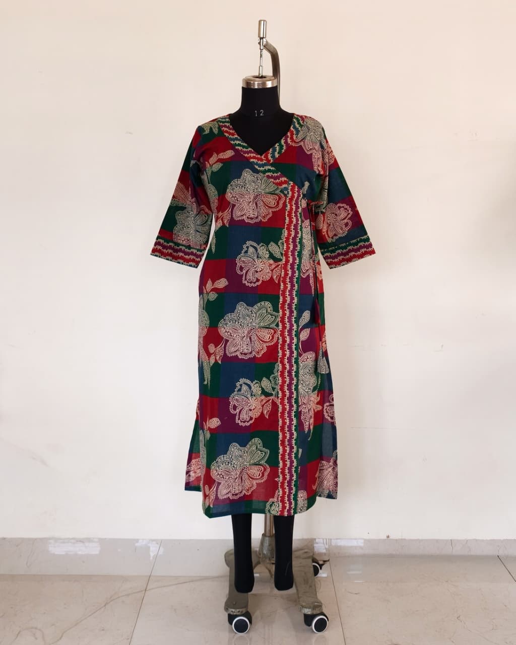 258 Red and green printed kurta with overlap pattern