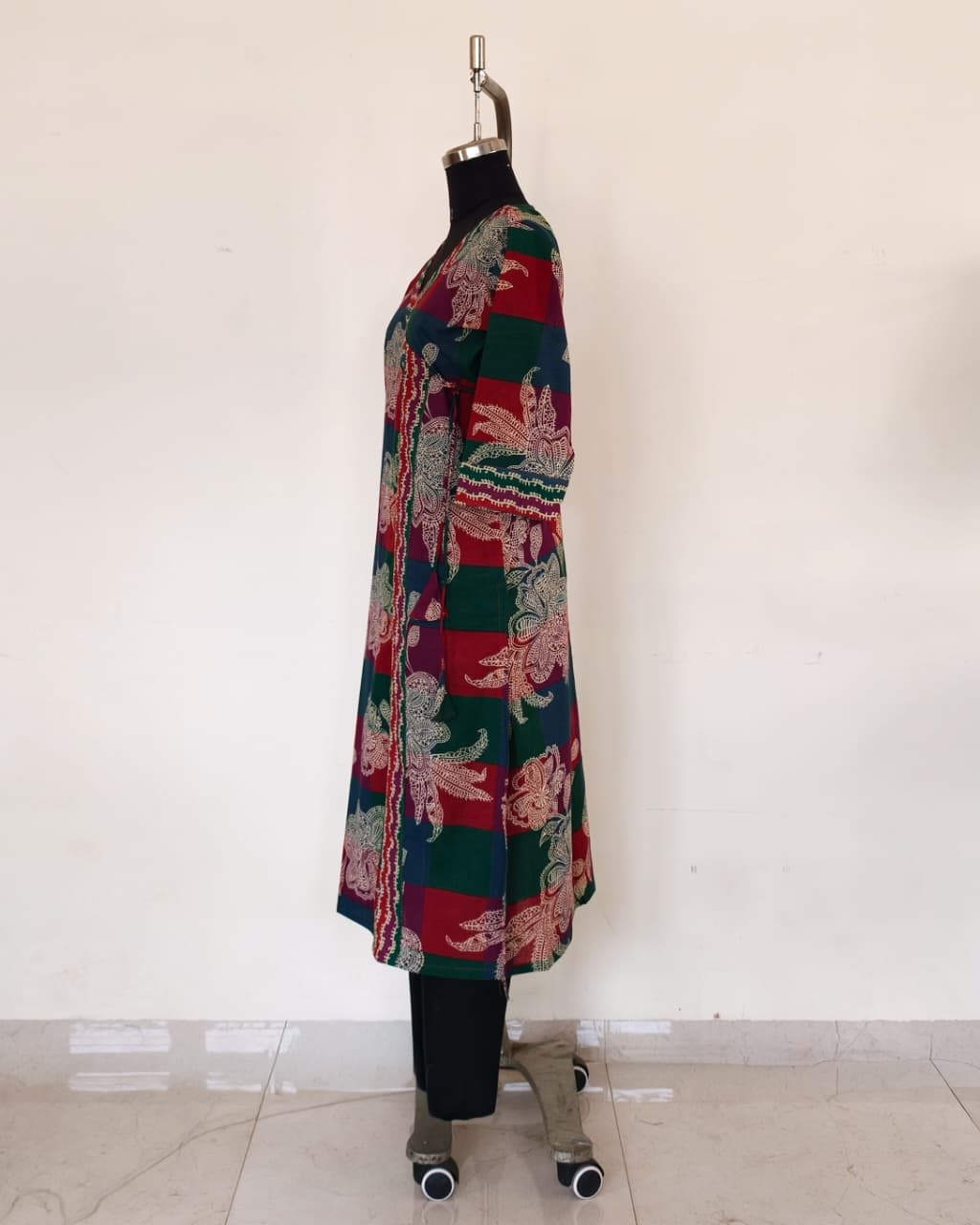 258 Red and green printed kurta with overlap pattern