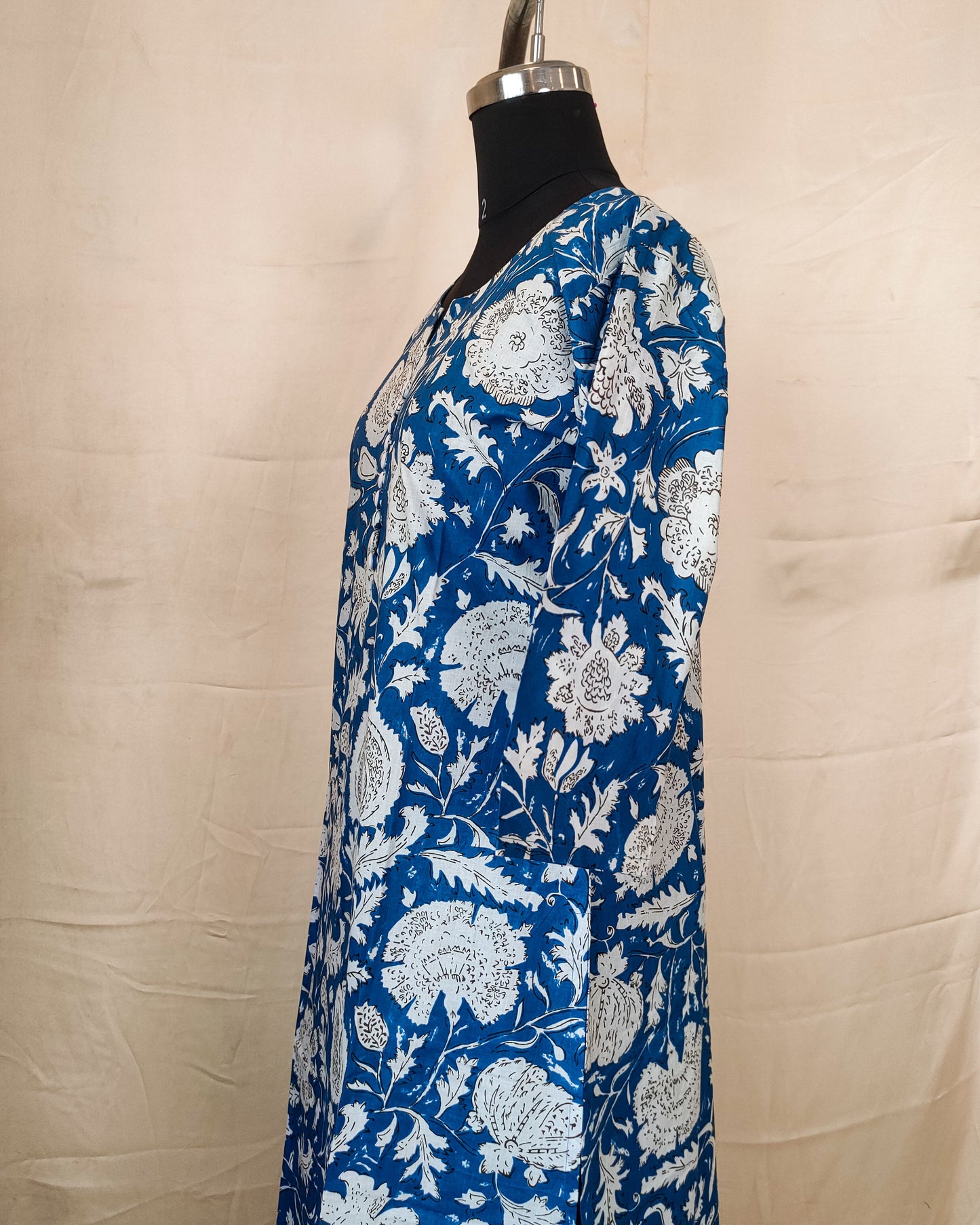 9 A Blue And White Kurta With Buttons
