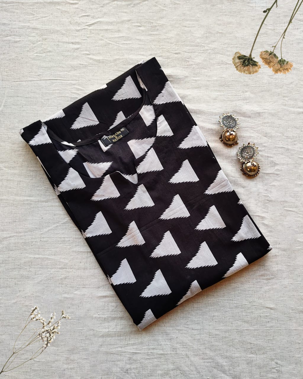 14 Black And White Kurta With Lace Detailing