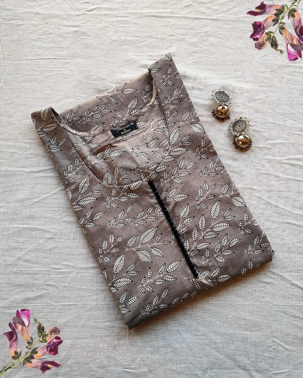 18 A Grey Leaf Print A-Line Kurta With Potlis